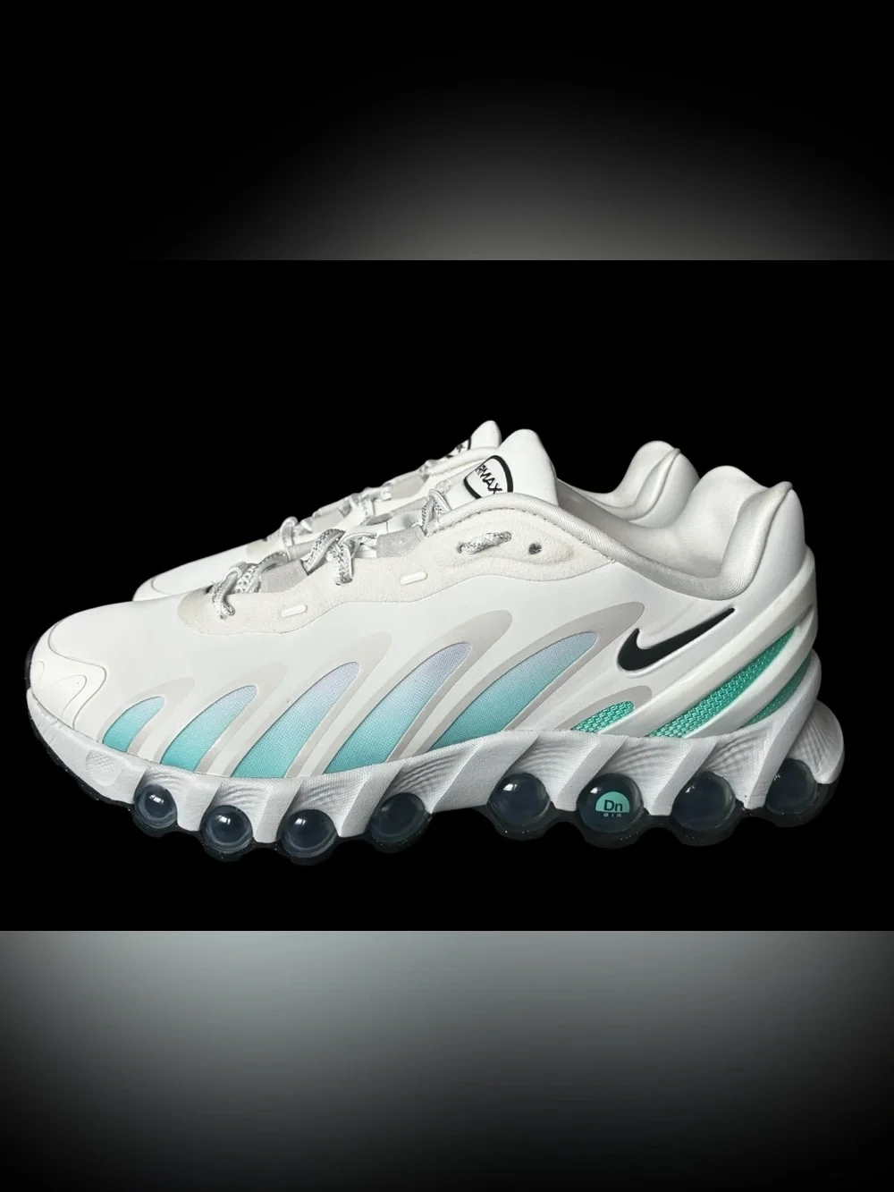 Nike Air Max DN8 in Summit White/Black-Cool Mint Size 9 Women/7.5 Men (US) NEW